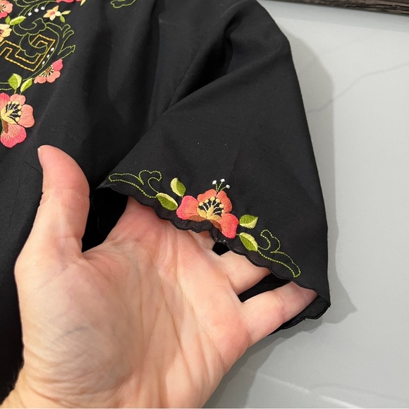 Vintage Lily Kimono Style Black Blouse w/ Hand Embroider Flowers w/ Knot Buttons - Picture 4 of 14
